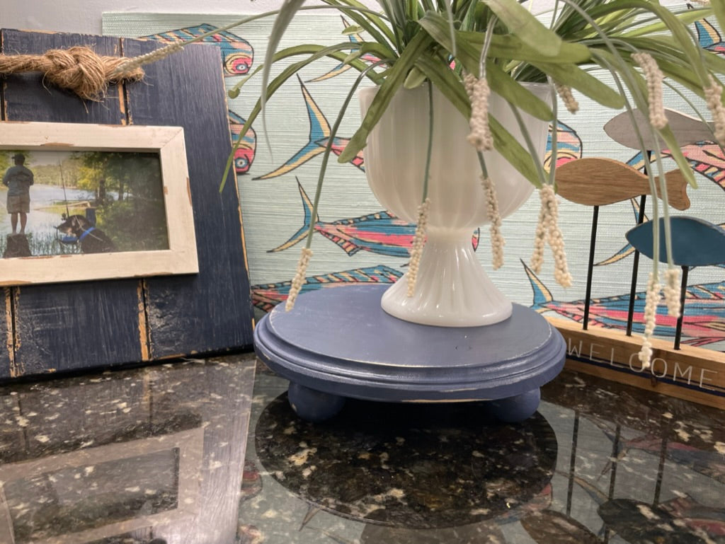 Blue Round Riser Stand with Round Legs